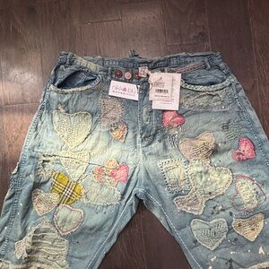 Magnolia Pearl Distressed Heart Patch Jean Shorts Pristine cond Nvr worn, w/tags